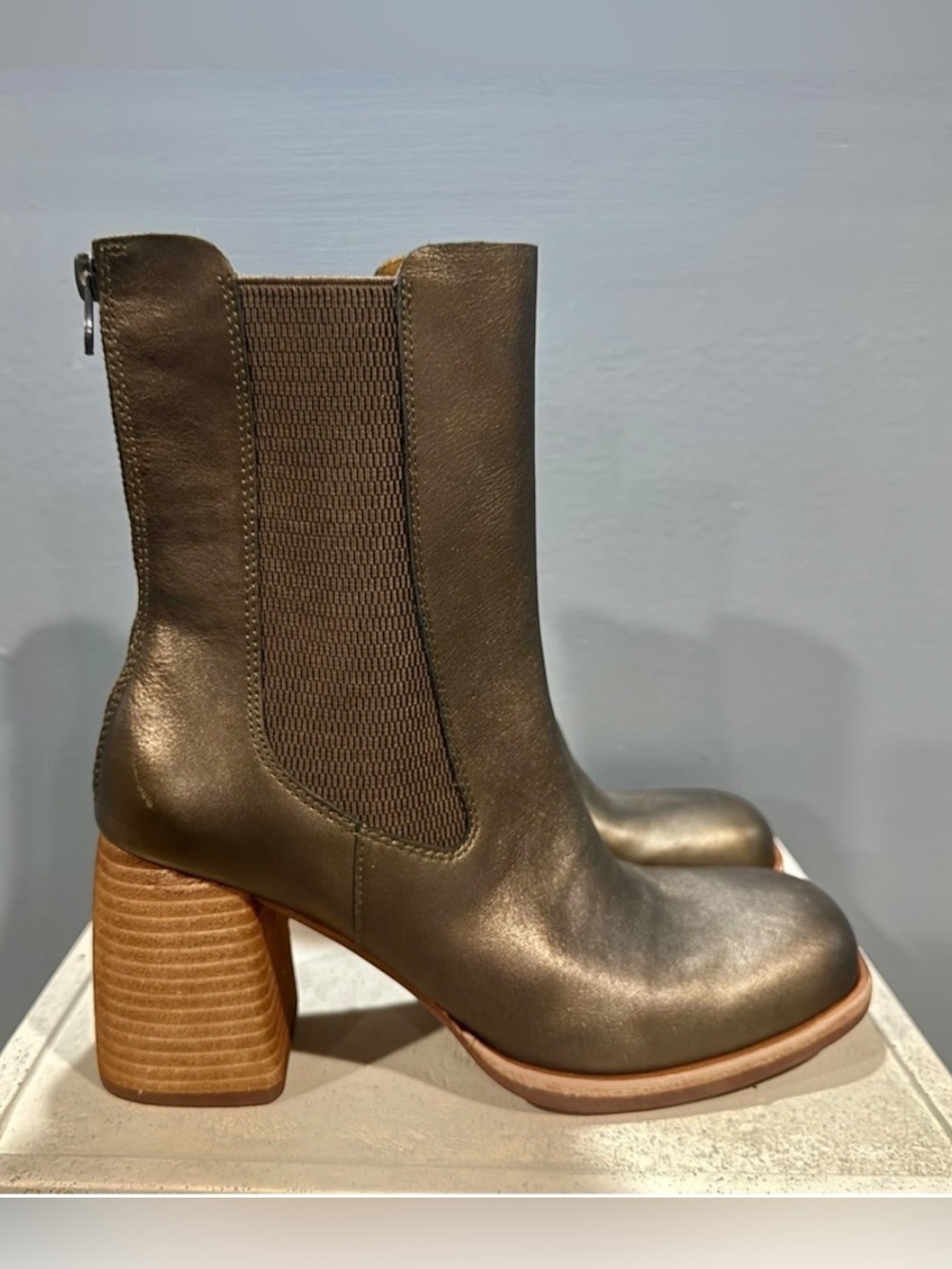Kork-Ease Arline Leather Metallic Bronze Chelsea Boots 7.5 NWT